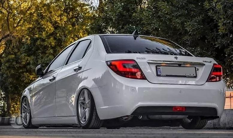 شیشه دودی خودرو