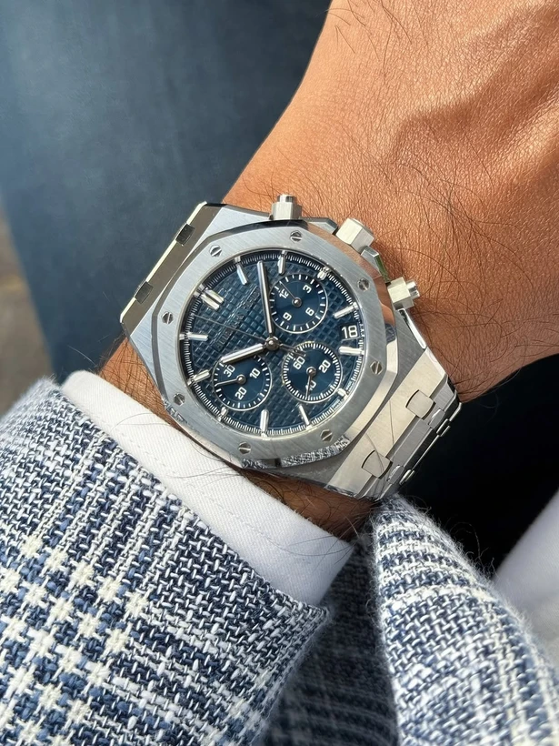 91db2625-4759-487a-b9e4-c4b06833faaf.webp ساعت مچی اودمار پیگه رویال اوک | Audemars Piguet Royal Oak chornograph | نقرهای صفحه آبی مستر کوالیتی - Image 1